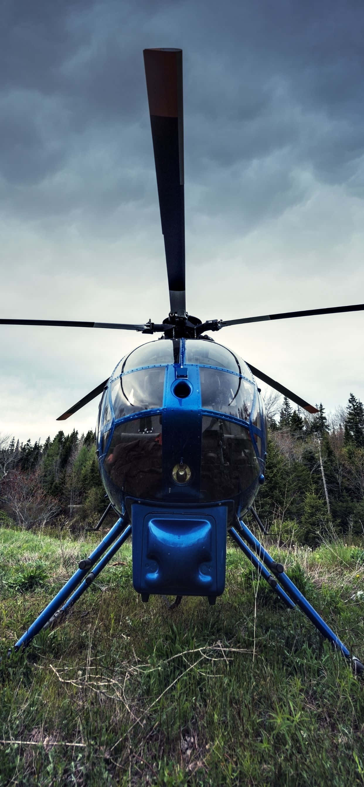 Verken die Lug aan Boord van 'n Modernste Helikopter Muurpapier