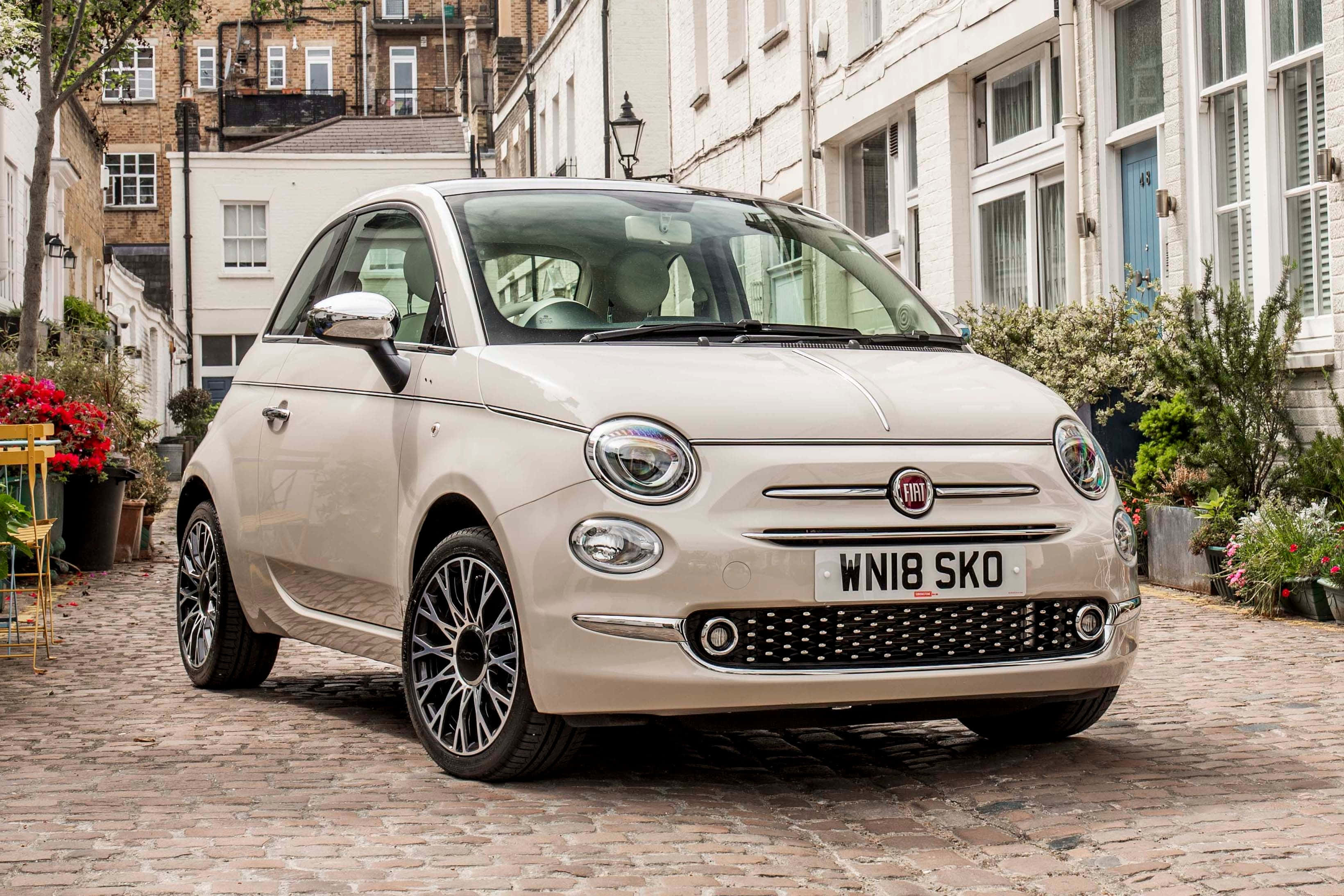 Verken die Wêreld met Fiat Muurpapier