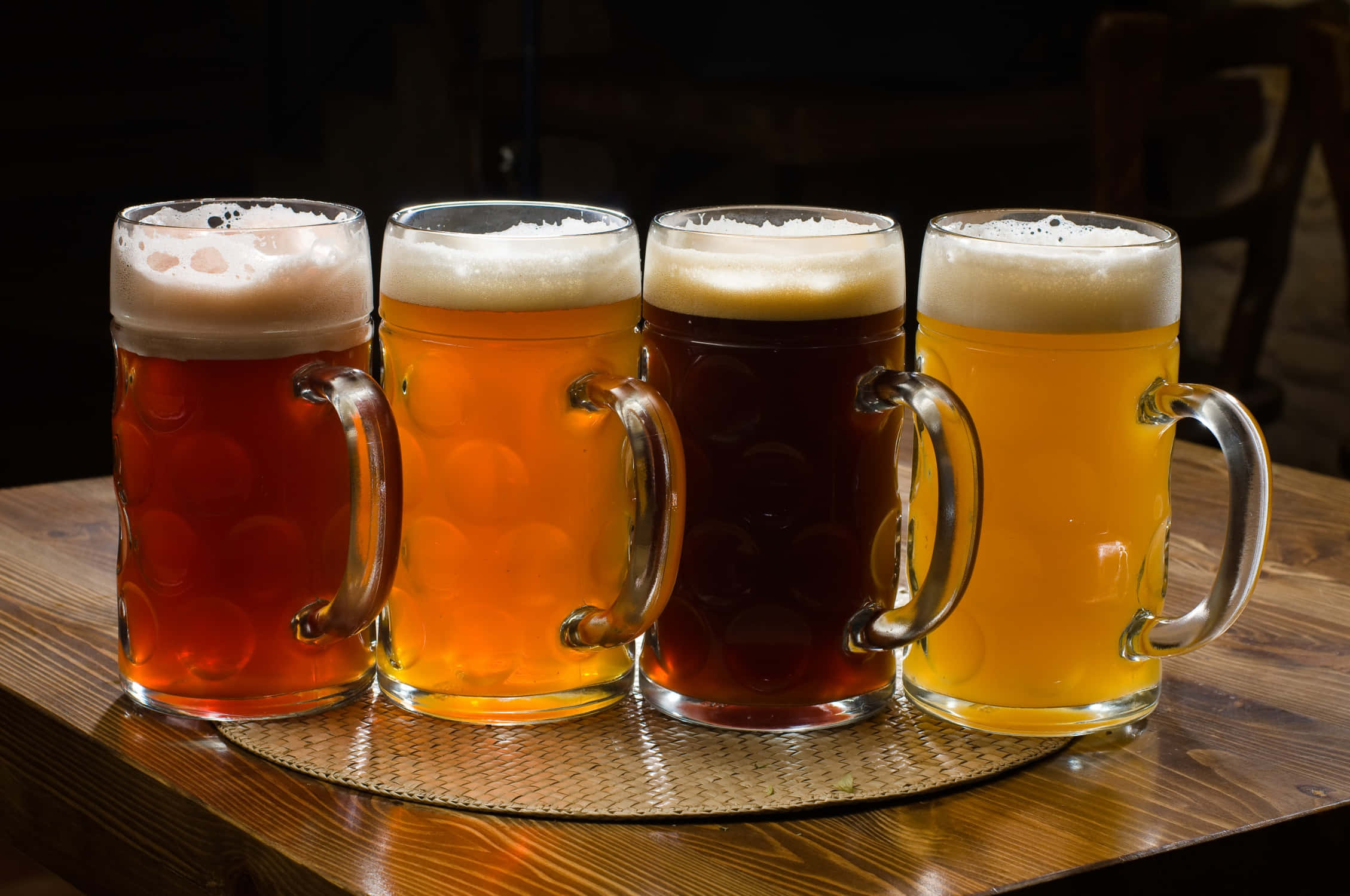 Verkoel met 'n heerlike, yskoue bier Muurpapier