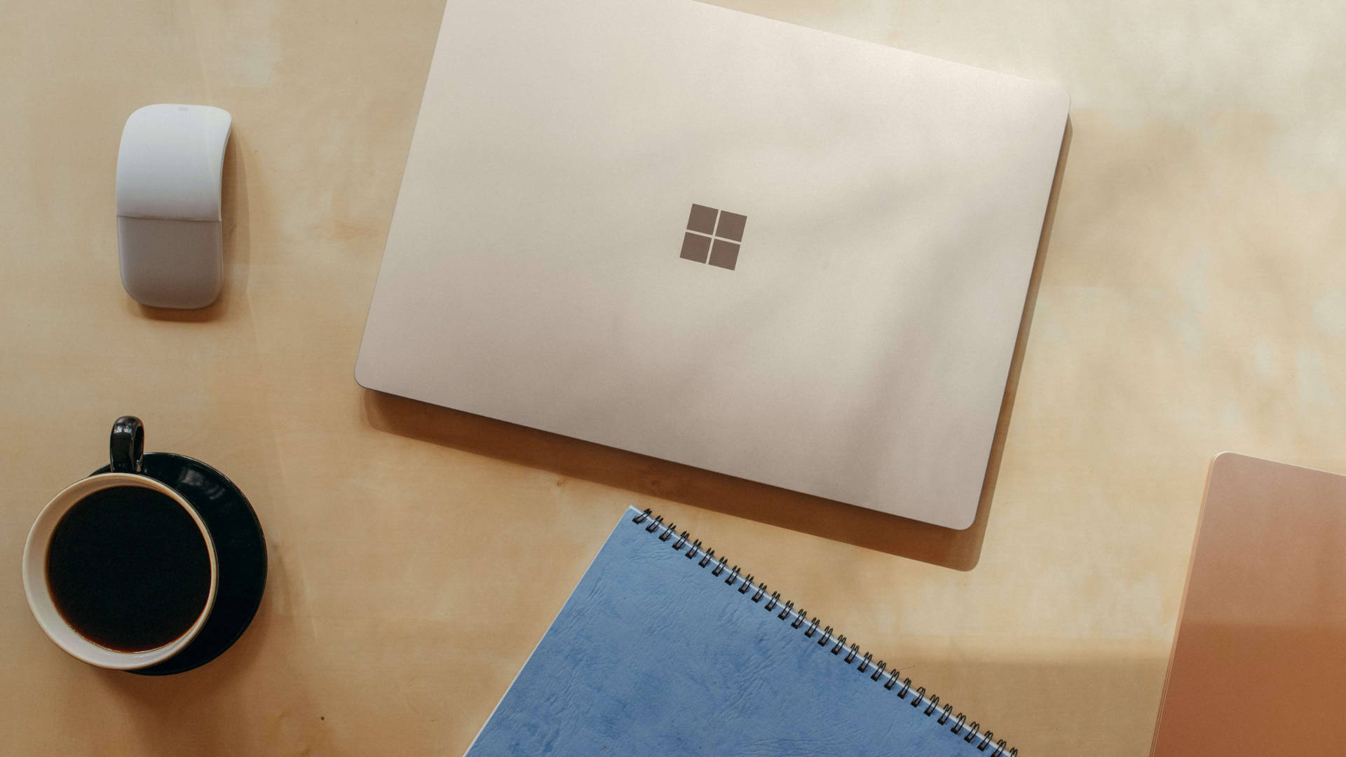 Verspreide Surface Pro Muurpapier