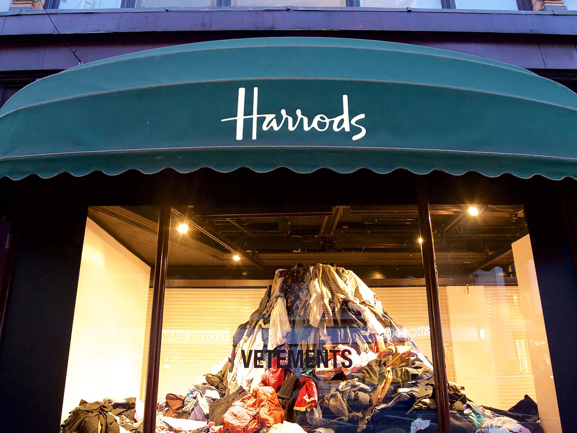 Vetements By Harrods Muurpapier