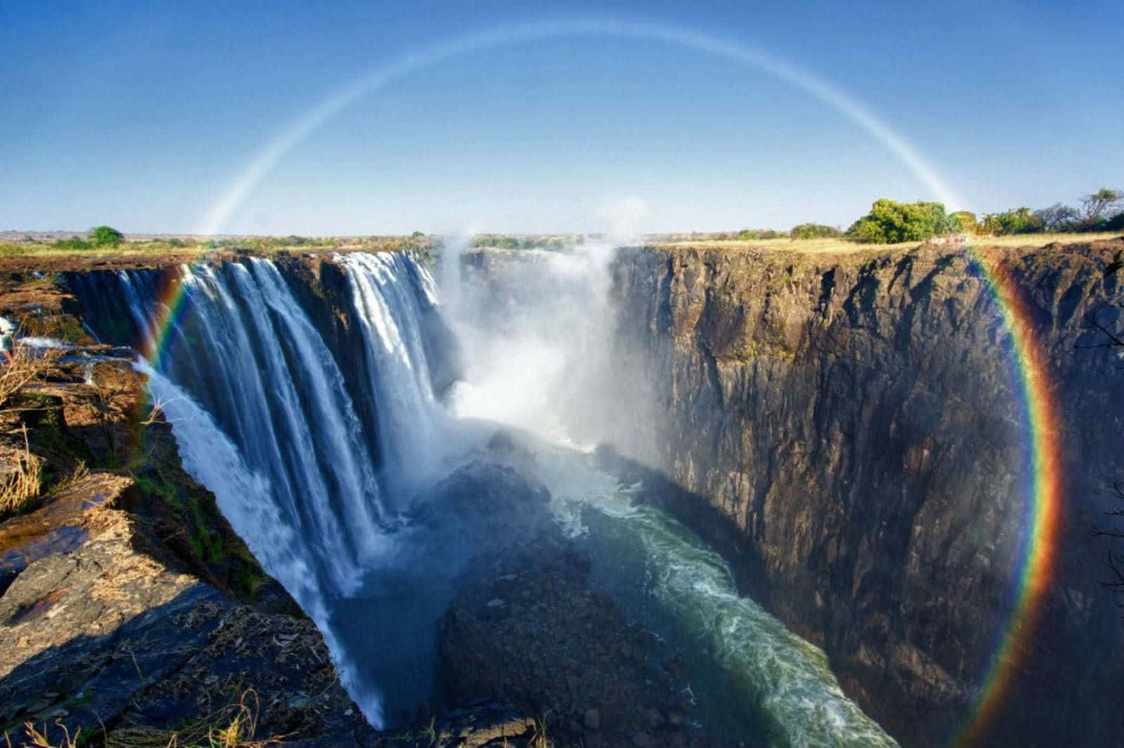 Victoria-waterval met 'n Reënboogring Muurpapier