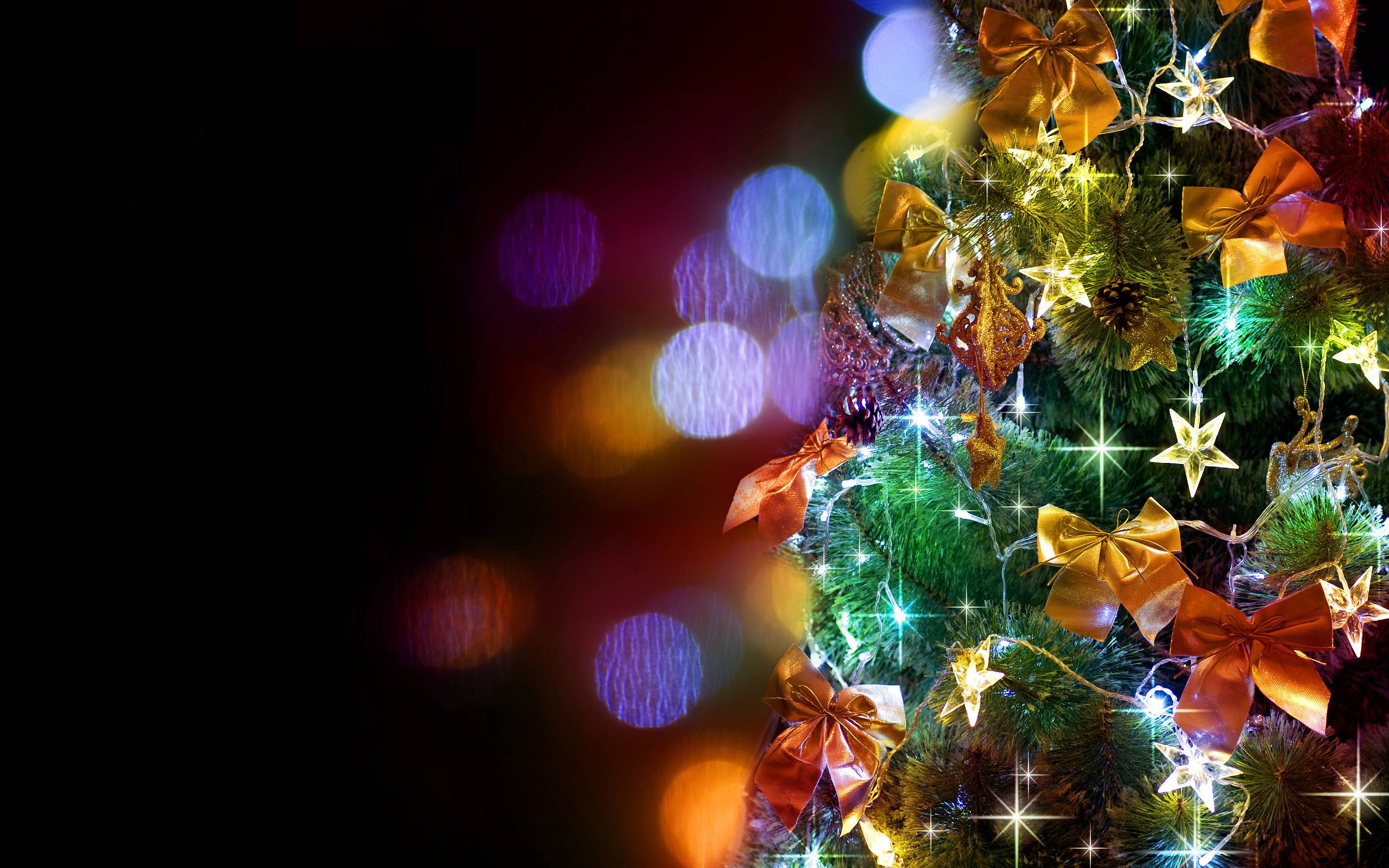 Vier die vakansie met hierdie feestelike Kersboom-uitstalling Muurpapier