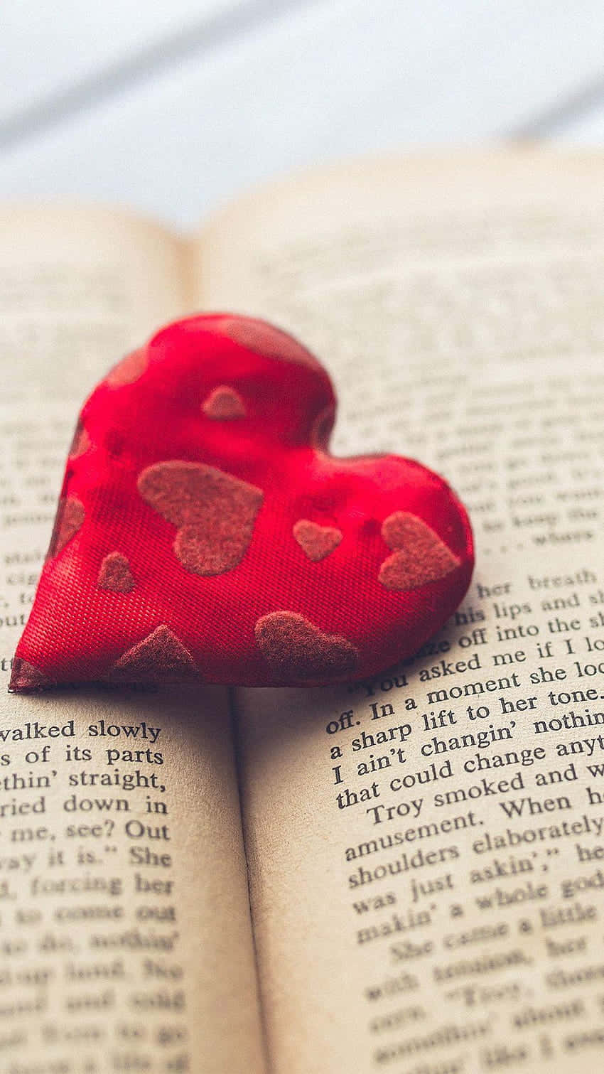 Vier liefde deur jou hart te koester ❤️ Muurpapier