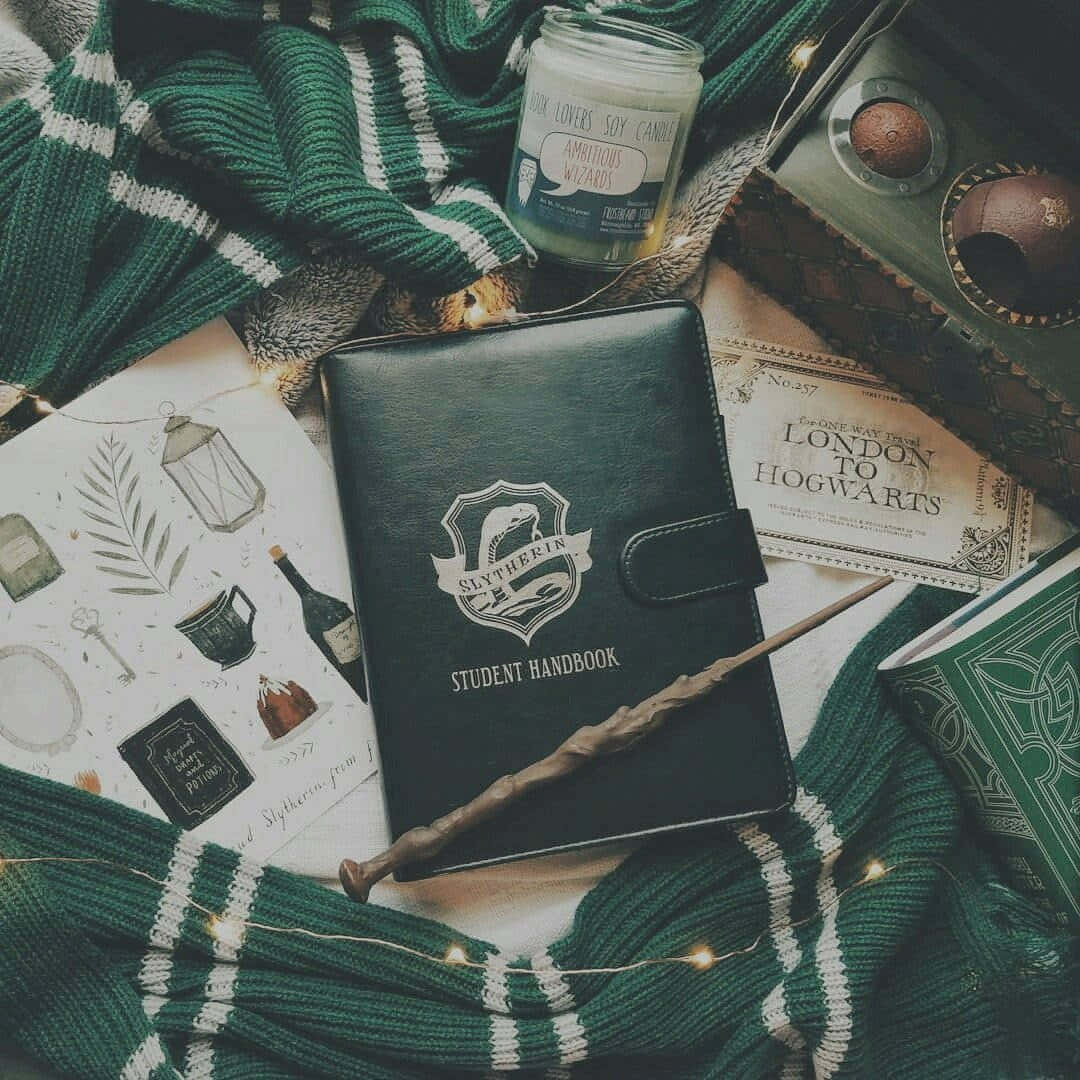 Vind jou pad met Slytherin-estetiek Muurpapier