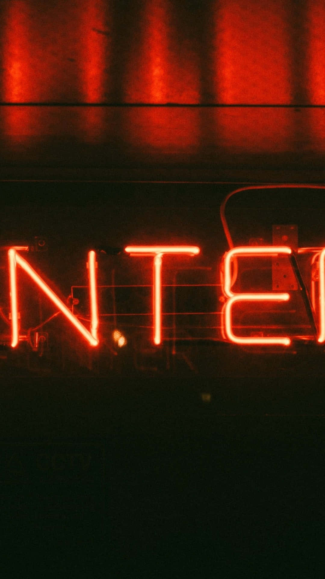 Voel die energie van die Neon Rooi Estetika Muurpapier