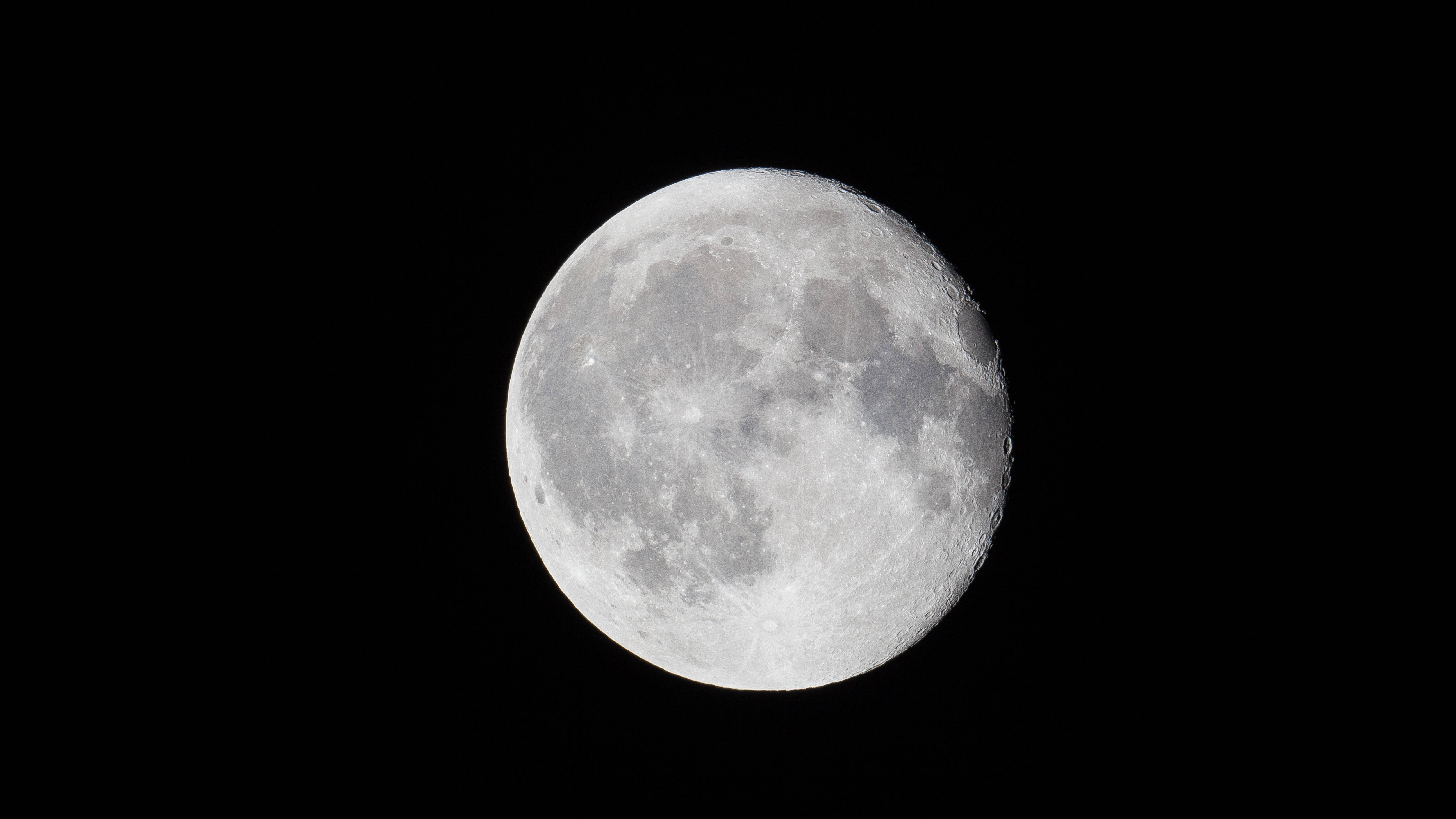 Volmaakte Volmaan Donker 4K Muurpapier