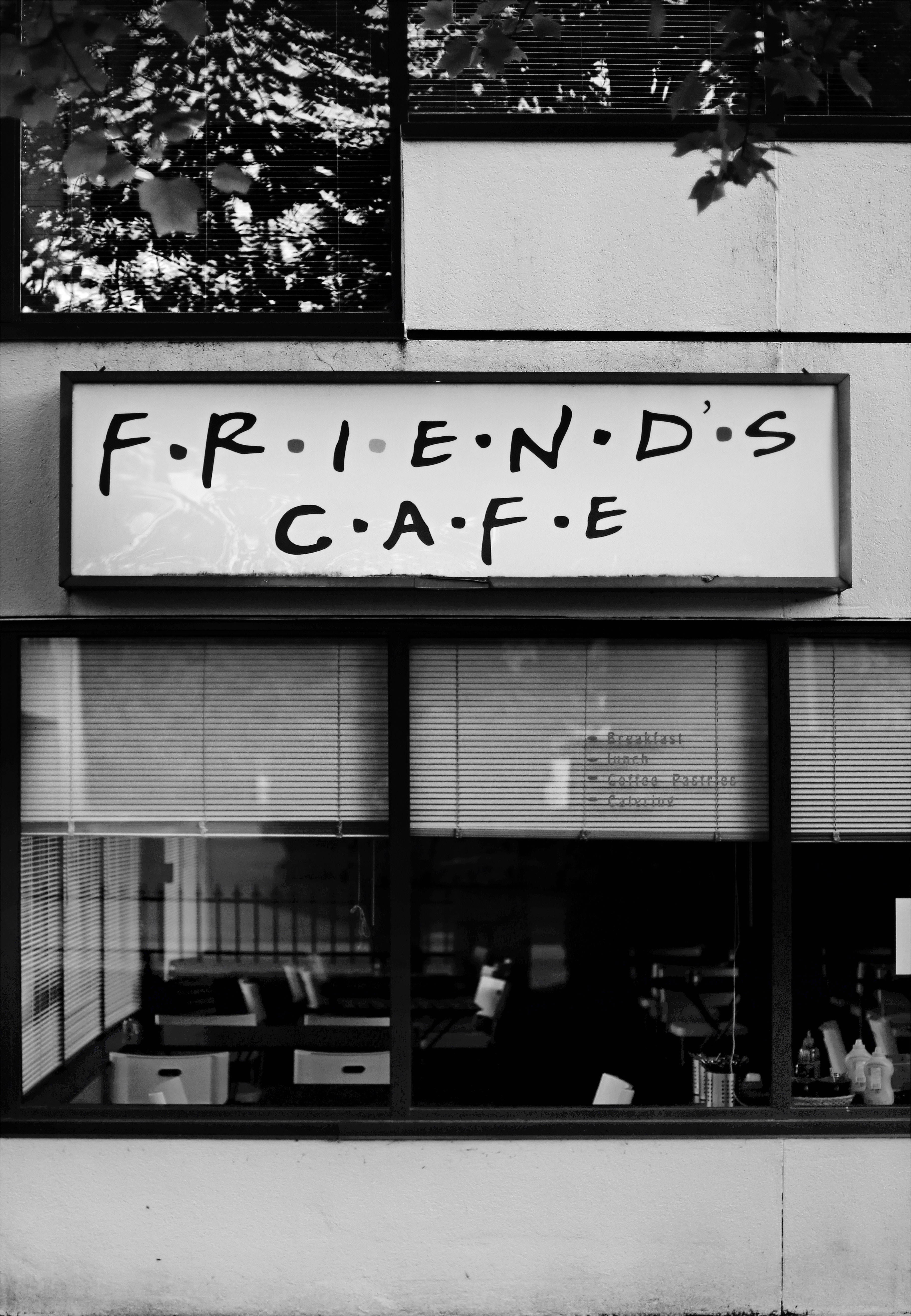 Vriende geniet koffie by Central Perk-kafee Muurpapier