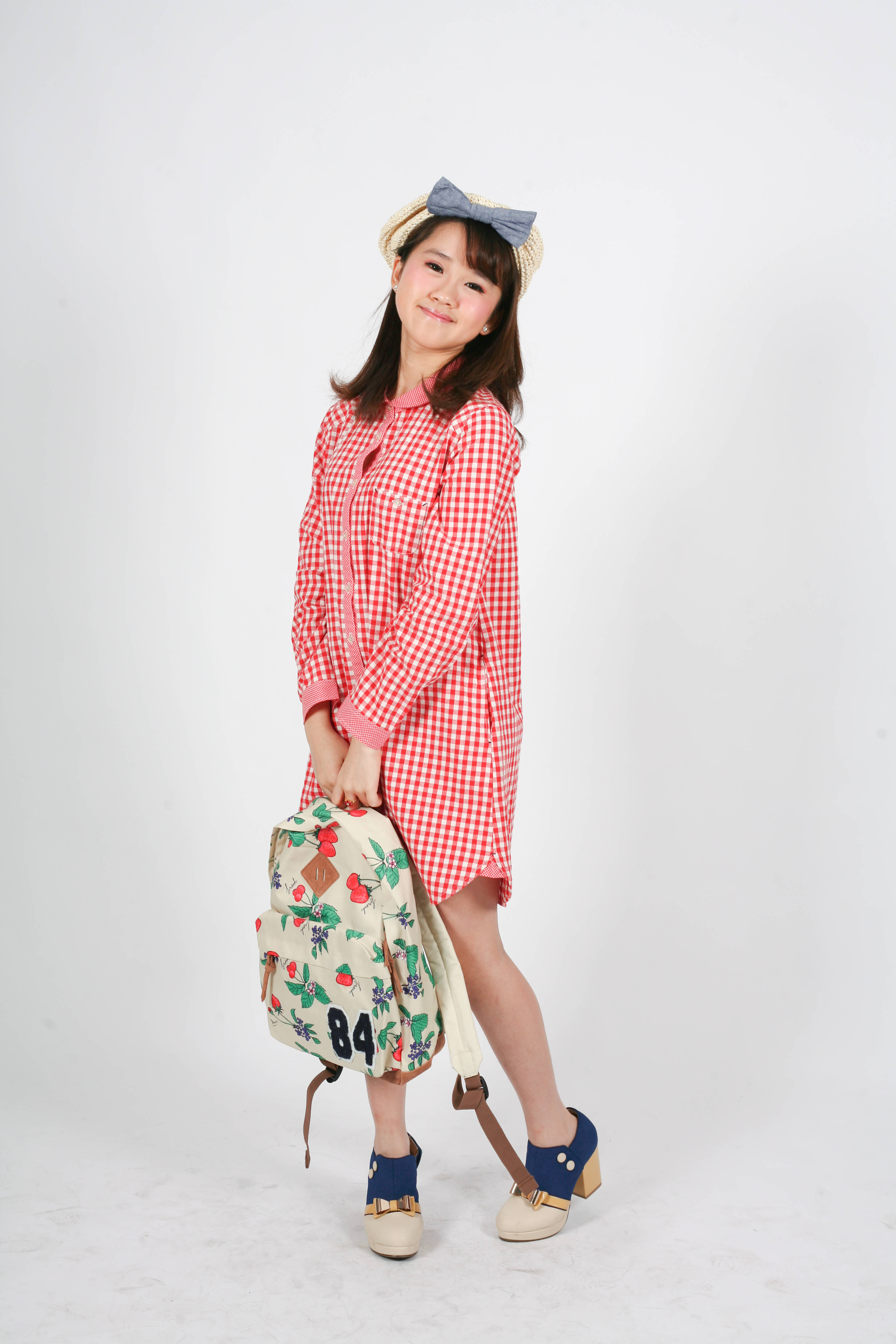 Vrou In Kawaii Pienk Rok Met Rugsak Muurpapier