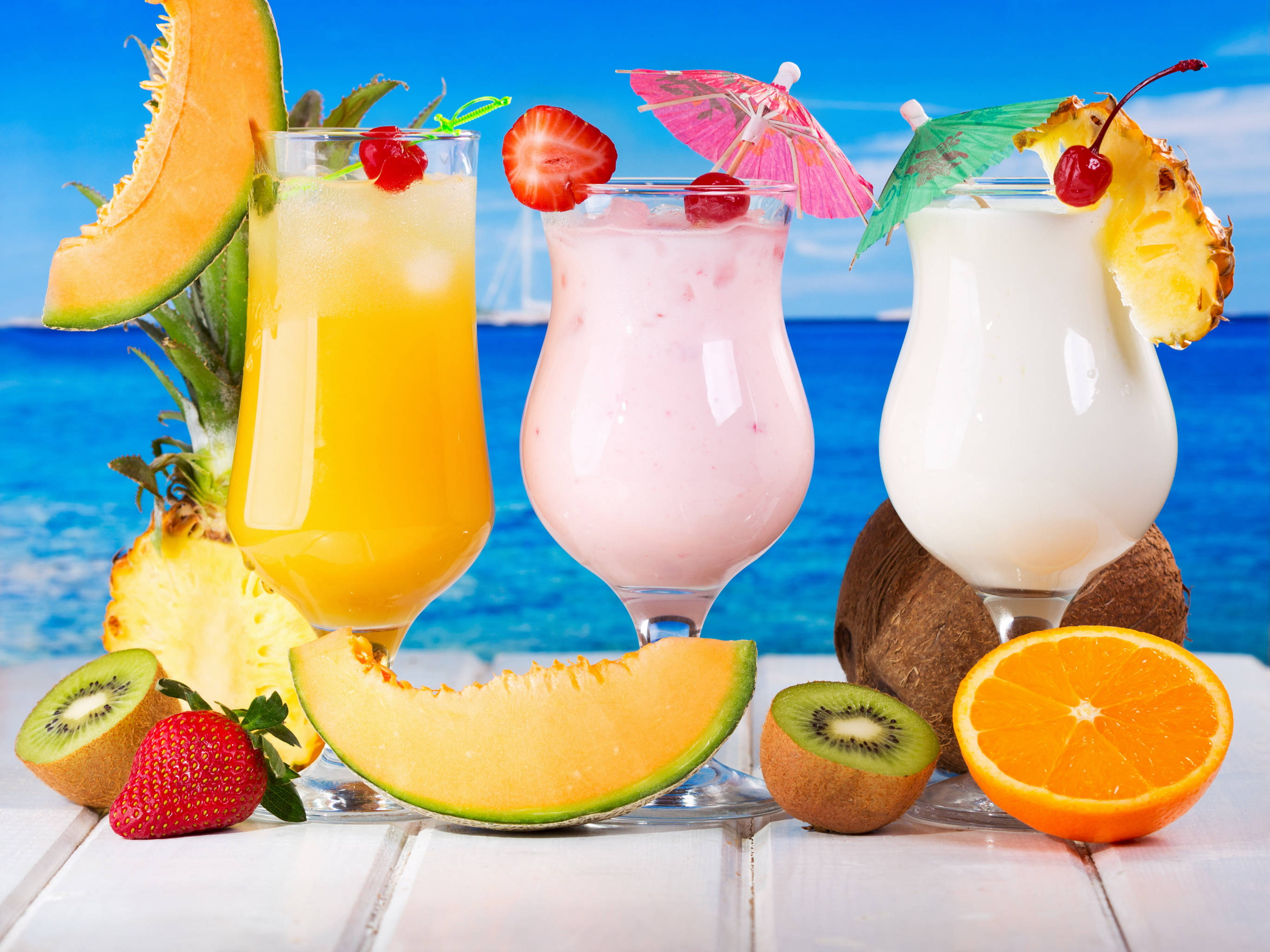 Vrugtige Glase Tropiese Drankies Muurpapier