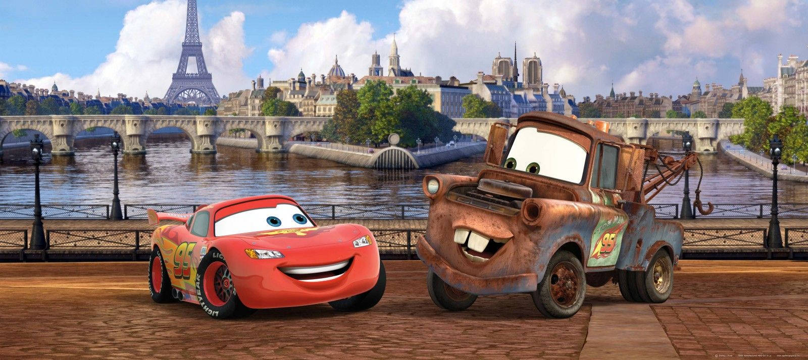 Weerlig en Mater in Parys Cars 2 Muurpapier