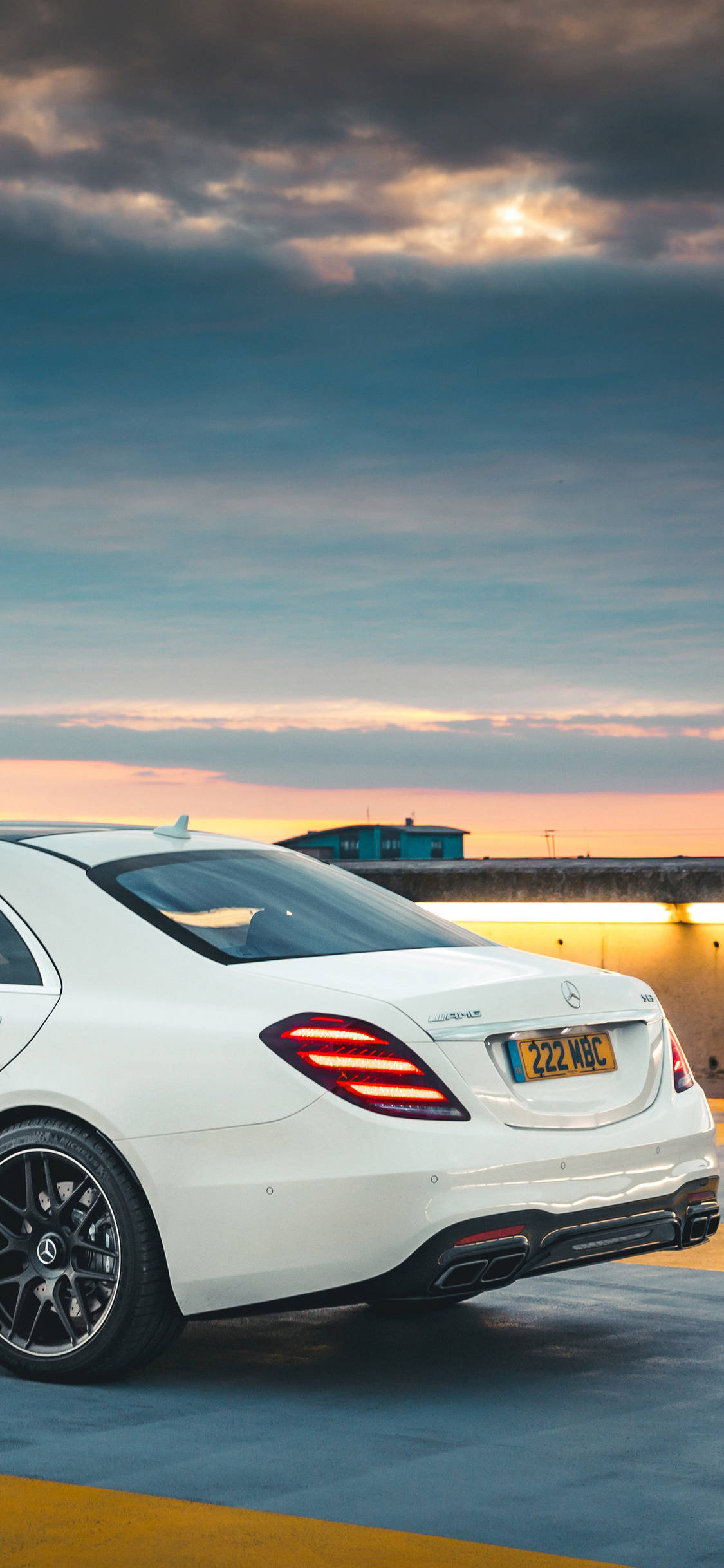 Wit Mercedes Benz Agterkant iPhone Muurpapier