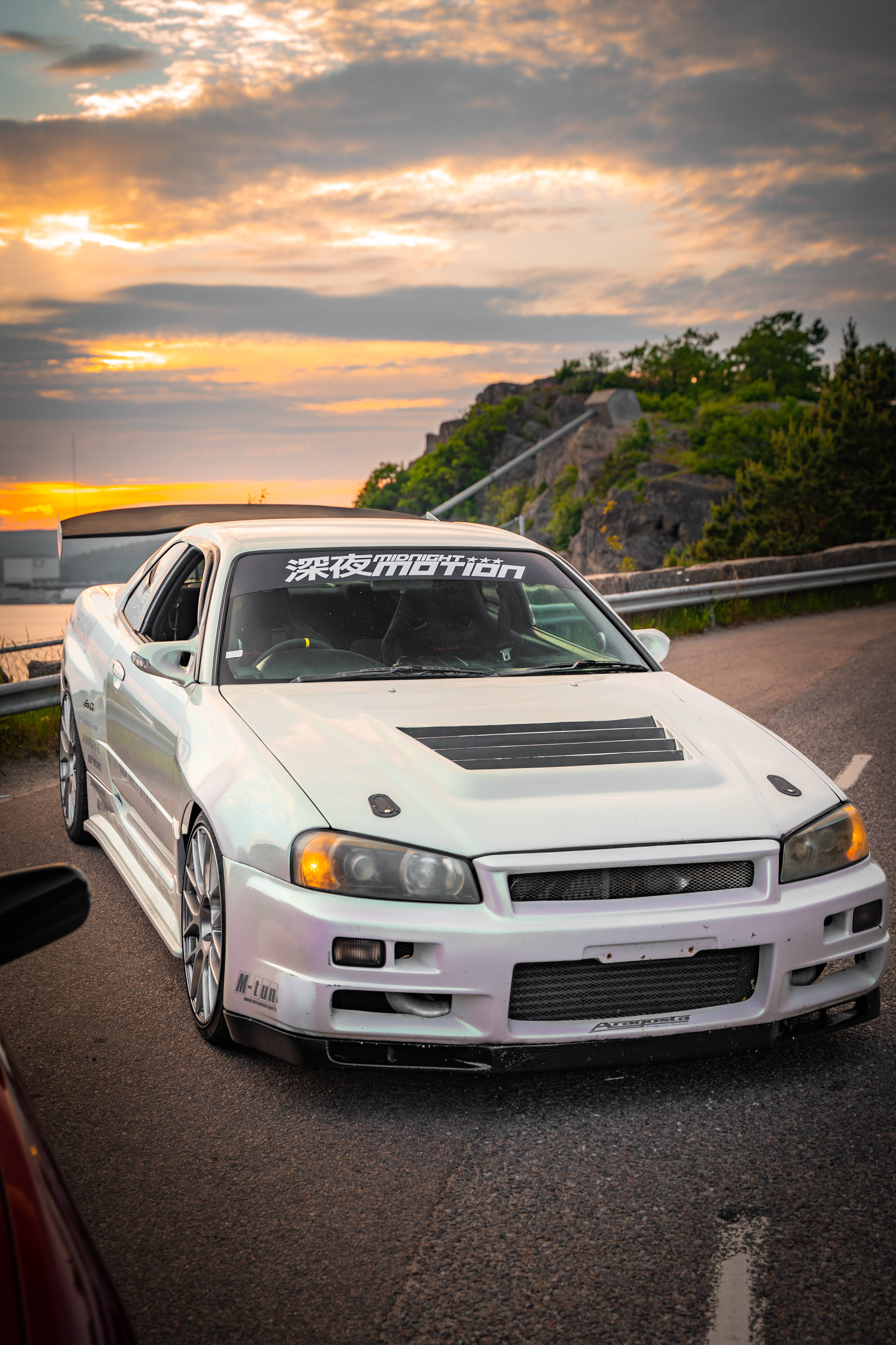 Wit Nissan Skyline GTR R34 Muurpapier