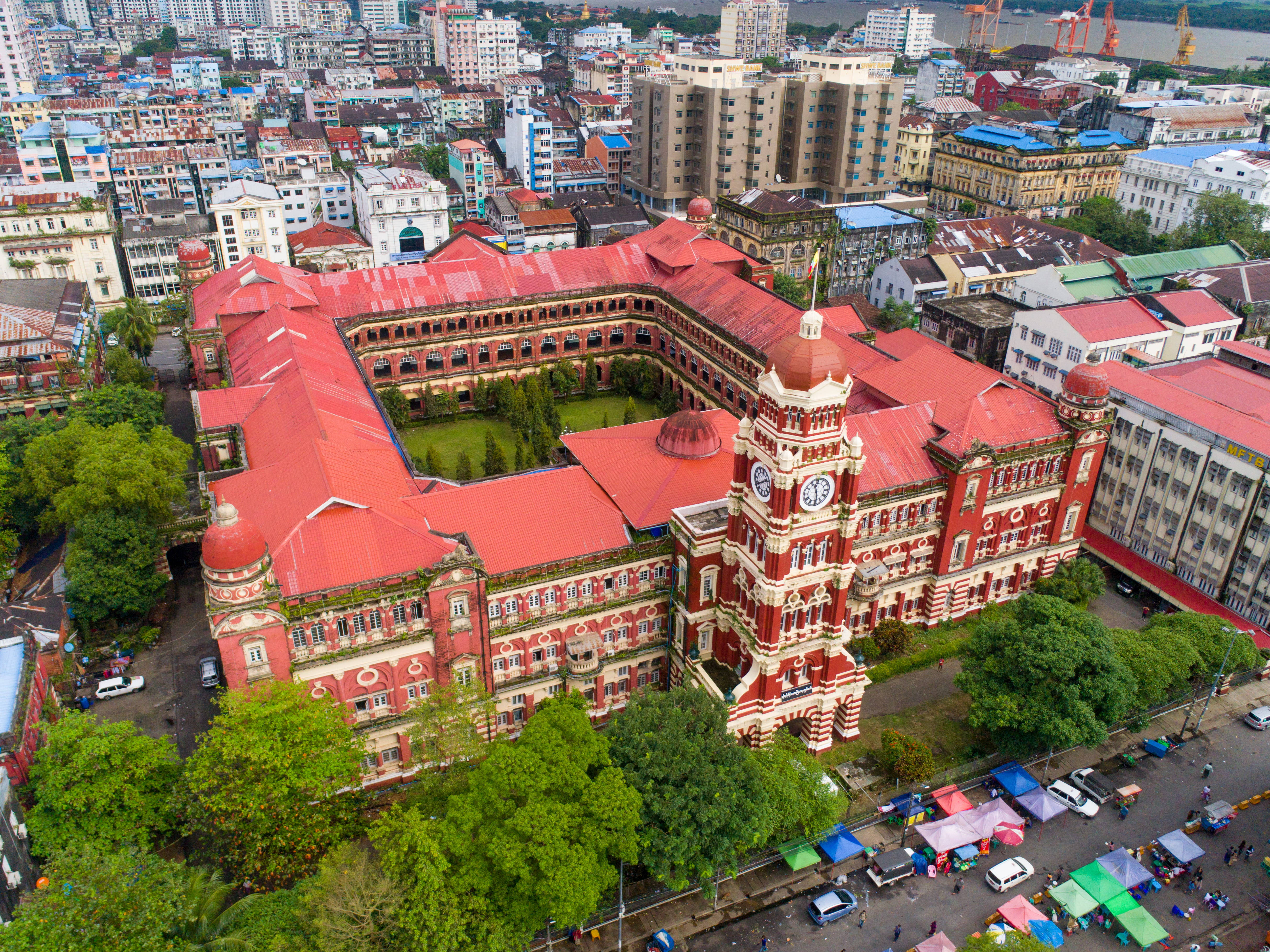 Yangon Hooggeregshof - 'n Argitektoniese wonder in Mianmar Muurpapier