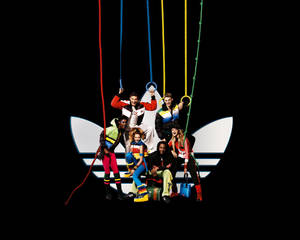 Adidas Handelsmerklogo en Tienermodelle-plakpapier — 5:4 Muurpapier
