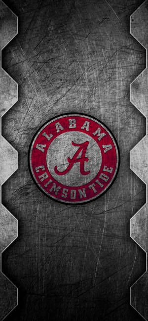 Alabama Crimson Tide Gekrapde Metaalkuns agtergrond — iPhone 13 Mini Muurpapier