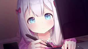 Oulike anime-meisie, Izumi Sagiri wat iets skryf terwyl sy na 'n skootrekenaar kyk agtergrond