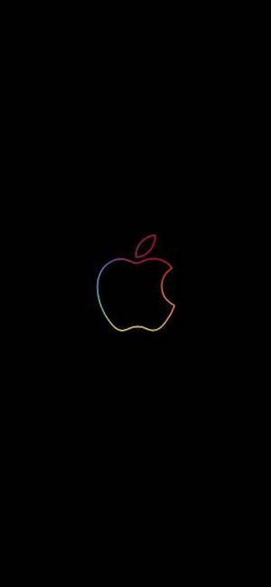 Reënboog-omrande Apple-logo op swart iPhone XR agtergrond — iPhone 13 Mini Muurpapier