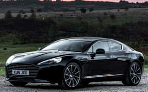 Asemrowende Aston Martin Rapide S in aksie — MacBook Pro 13 Muurpapier