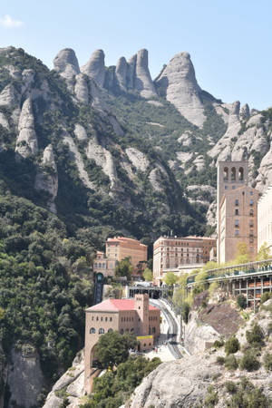 Asemrowende Kransnatuur van Montserrat-kloosters — Xiaomi Pad Muurpapier