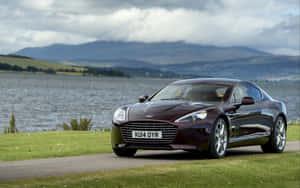 Aston Martin Rapide S op die Pad — MacBook Pro 13 Muurpapier