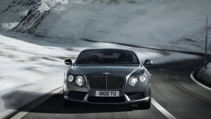 Bentley jaag in sneeuberge muurpapier — Gedemp Muurpapier