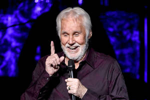 Beroemde Persoon Kenny Rogers — Donkerblou Muurpapier