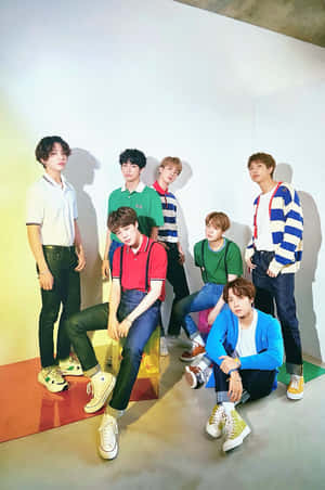 BTS Fotoshoot in Gemaklike Klere — Huawei MatePad 11.5 (2026) Muurpapier