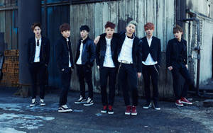 BTS Groepsfoto Skool Luv Affair-agtergrond — Bts groep foto GIF Muurpapier
