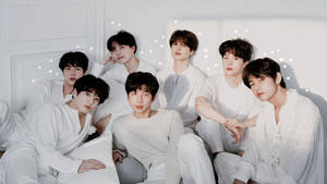 BTS-rekenaarlede in Wit — BTS rekenaar Muurpapier