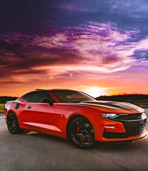 Chevrolet-motor met sonsondergang-agtergrond — Vivo X Fold Muurpapier