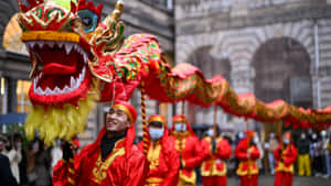 Chinese mense geniet 'n feestelike nag op die water