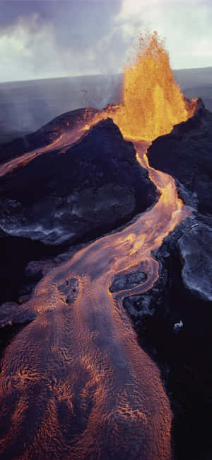 Die asemrowende skoonheid van 'n vulkaniese uitbarsting by Hawaii Volcanoes Nasionale Park. — Vivo V Muurpapier
