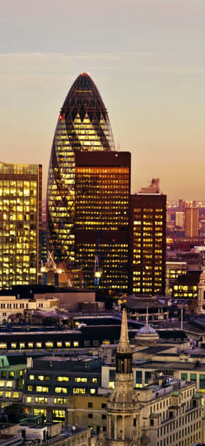 Die Gherkin En Ander Wolkekrabbers In Mis — Pixel 10 Pro XL Muurpapier