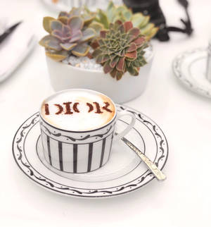 Dior Cafe Cappuccino-agtergrond — Oppo Find N Muurpapier