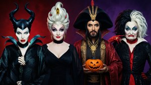 Klassieke Disney-skurke wat vir Halloween bymekaarkom, elkeen met 'n grillerige bykomstigheid. — Disney Halloween Muurpapier