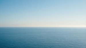 Minimalistiese oseaanhorison met subtiele blou gradiënte. — Oseaan Muurpapier