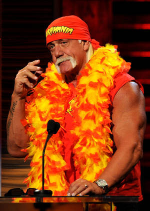 Hulk Hogan met veerboa-agtergrond — OnePlus Pad 2 Pro Muurpapier