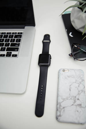 iPhone-buro met slimhorlosie — Xiaomi Pad 7S Pro 12.5 Muurpapier
