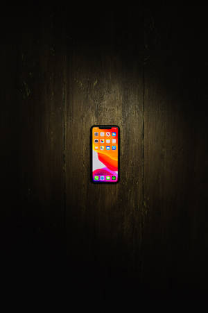 iPhone xs max op houtvloer agtergrond