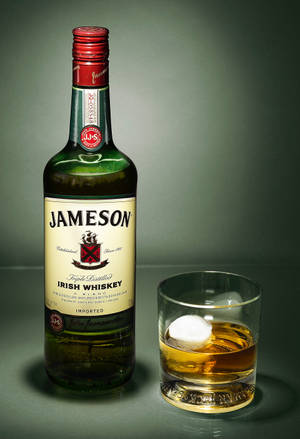 Jameson Whisky Bottel en Glas — Xiaomi Pad 7 Ultra Muurpapier