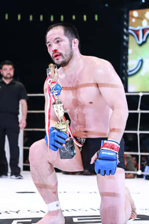 Japanese MMA-vegter Hayato Sakurai Bloederige Gesig — Huawei MatePad 11.5 (2026) Muurpapier