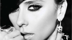 Jennifer Love Hewitt Betowerende Blik muurpapier