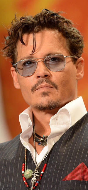 Johnny Depp Amerikaanse Akteur-agtergrond — iPhone 17e Muurpapier