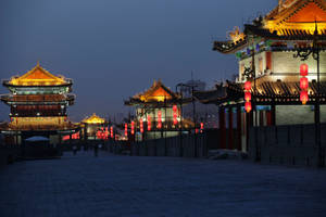 Kleurryke Nag by Xi'an Stadsmuur agtergrond — Skemer Muurpapier