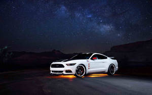 Koel wit Ford Mustang agtergrond — Koel motors Muurpapier