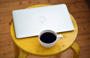 Koffie en Macbook Air — MacBook Air Muurpapier