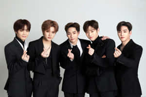 nuest — Kpop GIF Muurpapier