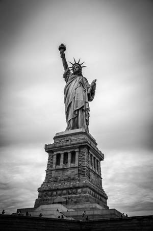New York Swart en Wit Vryheidstandbeeld — Huawei MatePad Pro 12 (2026) Muurpapier