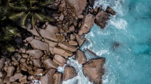 Lugfoto Rotsstrand Formasies Golwe — Oseaan Muurpapier